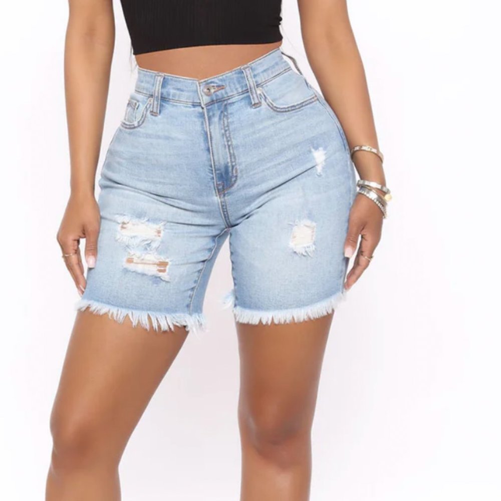 NWT Fashion Nova Mid Rise Bermuda shorts